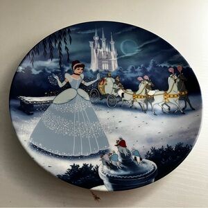 Cinderella collectible plate porcelain in excellent condition